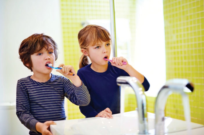 Kids brushing their teeth